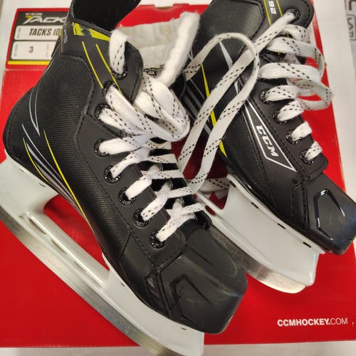 CCM Tacks 1092 Hockey Skates Size 3 (Used)