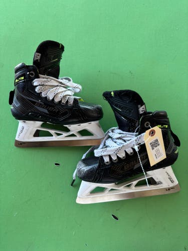Junior S24 Bauer Elite Hockey Goalie Skates Extra Wide Width Size 1.5