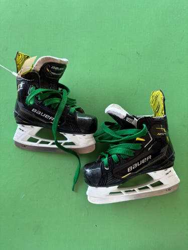 Youth Bauer Supreme M5 Pro Hockey Skates Regular Width 11.5