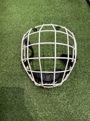 Medium CCM FM580 Cages, Visors & Shields (Used)