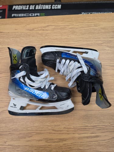 Size 9 Fit 3 Bauer Vapor Hyperlite 2 Hockey Skates 9 (Used)