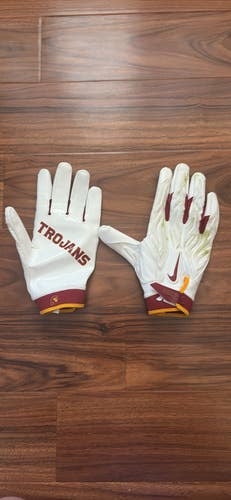 Nike USC Trojans Game Worn Receiver Gloves - Size 3XL-Match Used from number 19 - Mark Bowman