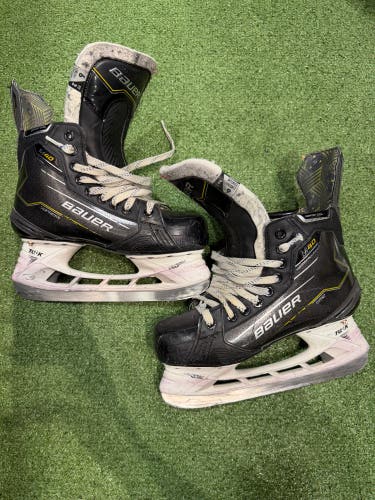 Intermediate Bauer Supreme M40 Hockey Skates 6 (Used)