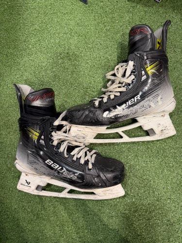 Senior Bauer Vapor Hyperlite 2 Hockey Skates 8.5 (Used)