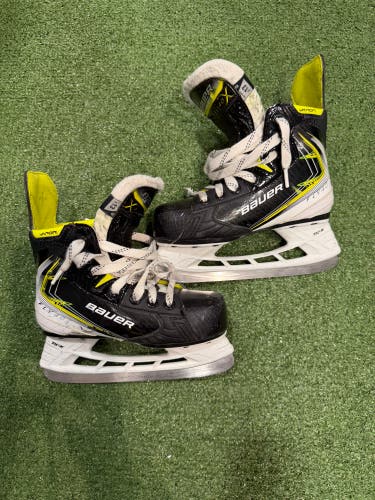 Youth Bauer Vapor Fly40 Hockey Skates Regular Width 13 (Used)