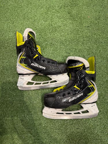 Youth Bauer Vapor Fly40 Hockey Skates Regular Width 11 (Used)