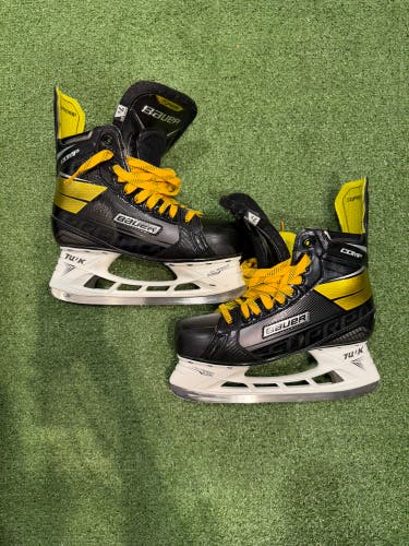 Senior Bauer S22 Supreme Comp (SMU) Hockey Skates Extra Wide Width 7.5 (Used)