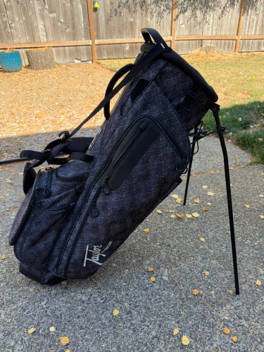 TaylorMade Flex Tech Carry Bag (Used)