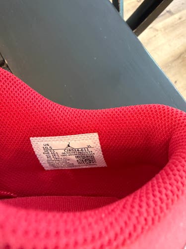 Red Men's Size M 10.5 (W 11.5) Air Jordan (Used)