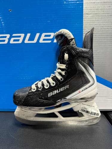 Bauer Vapor XLTX Pro Hockey Skates Regular Width Size 2.5 (Used)