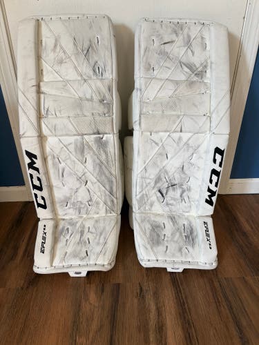 32" CCM Extreme Flex 5.9 Goalie Leg Pads (Used)