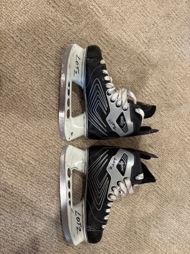 Black CCM Powerline Hockey Skates Regular Width Size 4 (Used)