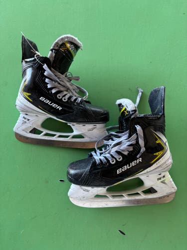 Intermediate Bauer S25 Vapor Velocity Hockey Skates Size 4