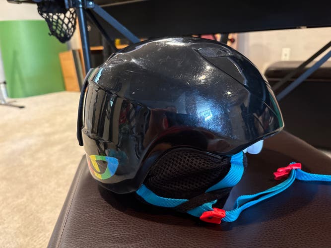 Unisex Medium/Large Giro Helmet (Used)