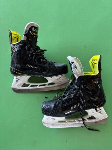 Intermediate Bauer Supreme M4 Hockey Skates Size 5.5
