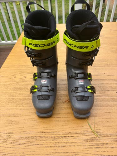 Mondo 27 & 27.5 Unisex Fischer RC4 All Mountain Ski Boots Medium Flex (Used)