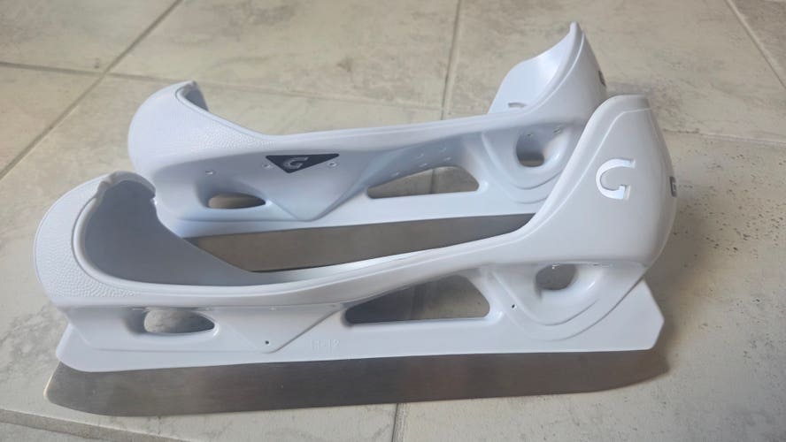 NEW Graf Goalie Cowell