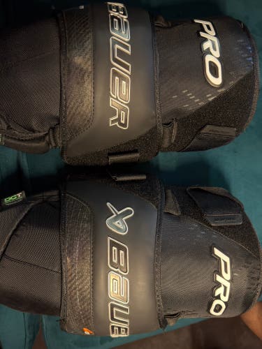 Bauer Pro Knee Guard (New)