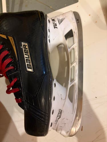 2018 Bauer Supreme S29 Hockey Skates Regular Width 8 (Used)