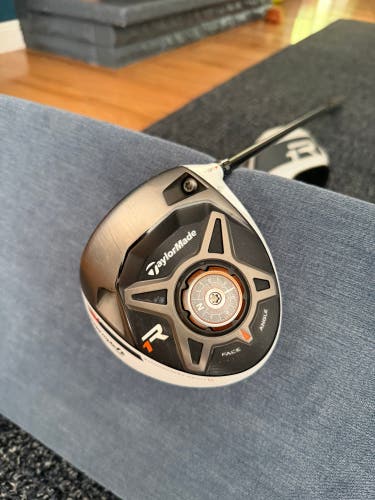 2013 TaylorMade R1 Right Handed Driver Regular Flex 10 Loft (Used)