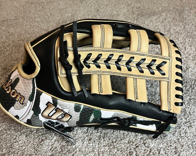 Wilson A2000 RH Outfield Baseball Glove 12.75" (New)