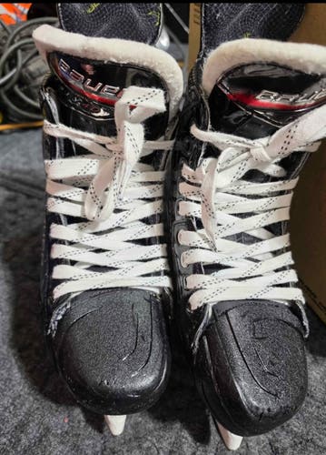 Bauer Vapor Fly40 Hockey Skates Size 5.5 (Used)