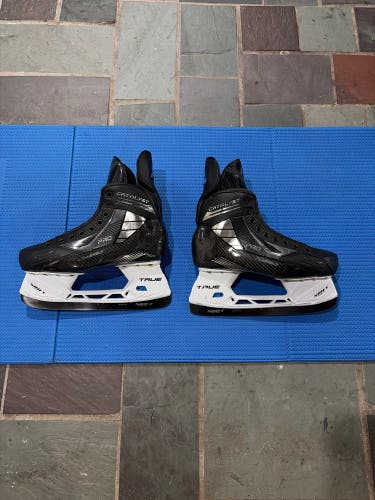 Black True Catalyst Pro Hockey Skates Regular Width 7.5 (Used)