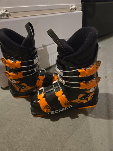 Tecnica Alpine Touring JT4 Ski BootsMondo 24 & 24.5