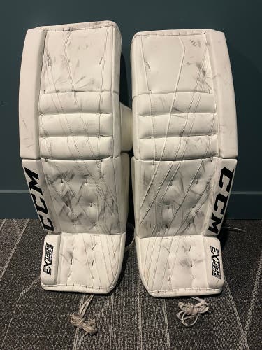 33+2 2017 CCM Extreme Flex lll Goalie Leg Pads (Used)