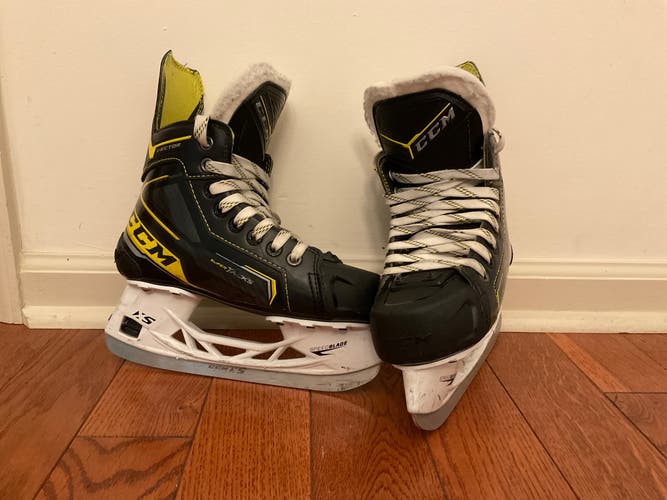 CCM Super Tacks Vector Hockey Skates Size 2 (Used)