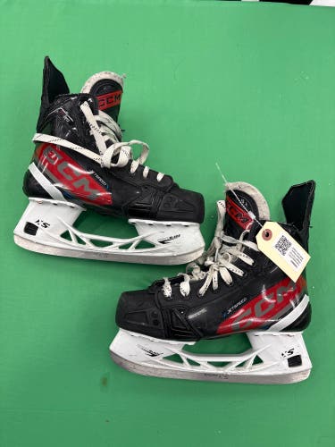 Intermediate CCM JetSpeed FT670 Hockey Skates Regular Width Size 5 (Used)