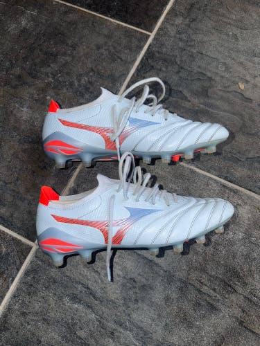 Mizuno Morelia Neo V β Japan FG — US 9 — White/Red