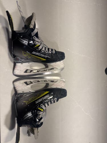 Black/Yellow 2023 Bauer Vapor X4 Hockey Skates Regular Width Size 3 (Used)