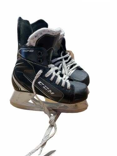 CCM Tacks 9040 Size 1 Youth Ice Hockey Skates