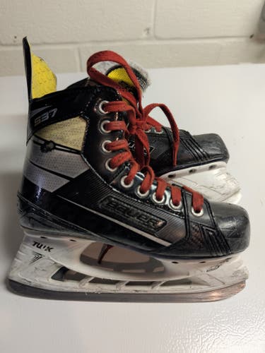 Black/Gray Bauer Supreme S37 Hockey Skates Regular Width Size 4 (Used)