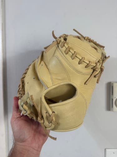 Yardley Horween 33.5 Inch Catcher Mitt Used