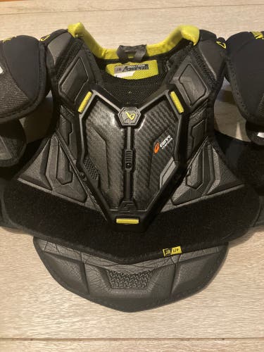Small Junior Bauer Supreme Mach Shoulder Pads (Used)
