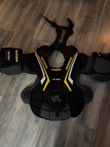 Medium Vaughn Ventus SLR2 Goalie Chest Protector (Used)