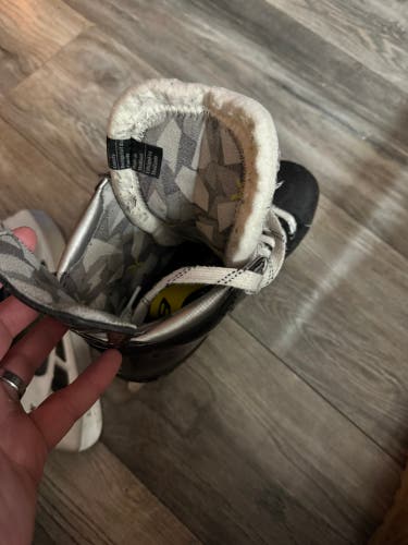 Bauer Vapor X3 Hockey Skates Regular Width Size 5 (Used)