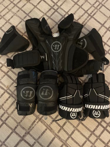 Warrior Burn youth Lacrosse set Gloves, chest pad and elbow pads