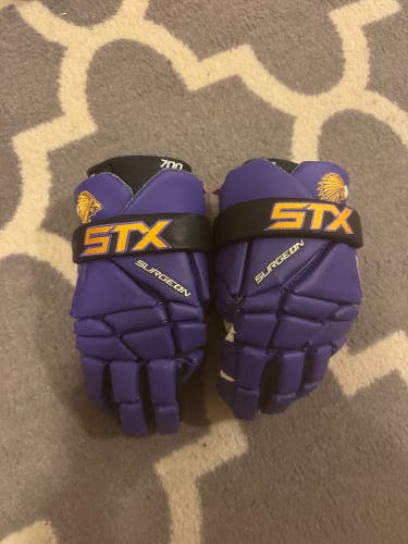 Haudenosaunee (Iroquois Nationals) STX Surgeon 700 gloves