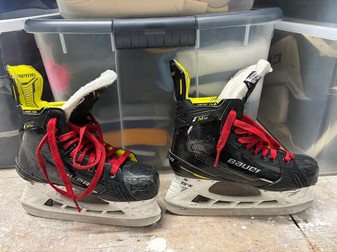 Bauer Supreme Hockey Skates Size 5 (Used)