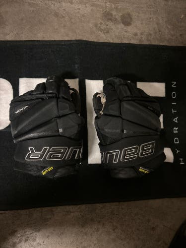 Bauer Vapor Hyperlite Gloves 11" (Used)