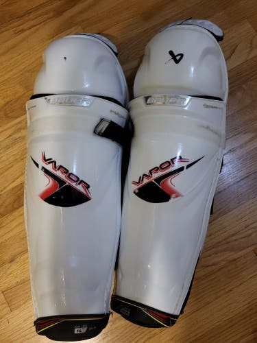 Intermediate Bauer Vapor Flypro 14" Shin Pads (Used)