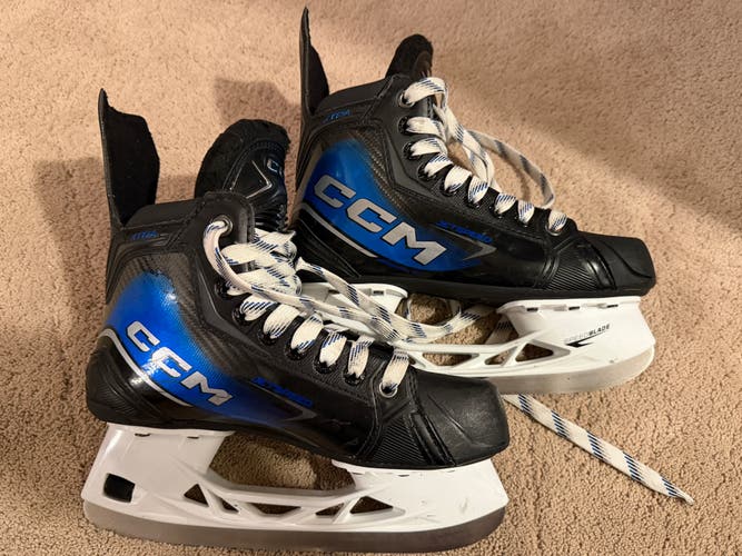 Black 2015 CCM JetSpeed XTra Hockey Skates Size 4.5 (Used)