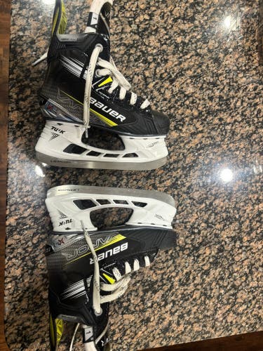 2023 Bauer Vapor X4 Hockey Skates Regular Width Size 1 excellent condition