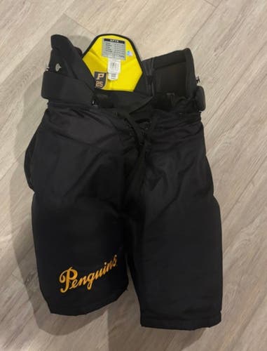 Men's Senior Large CCM HPTK Hockey Pants Pro Stock (Lightly used) Excellent condition