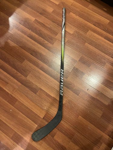 Junior Bauer Vapor Hyperlite 2 Right Handed Hockey Stick P92 34 Flex (Used)