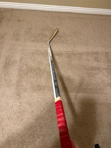 Senior Easton Mako Right Handed Hockey Stick P92 85 Flex (Used)