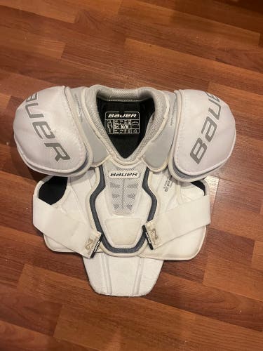 Men's Medium Senior Bauer Nexus 1000 Shoulder Pads (Used)
